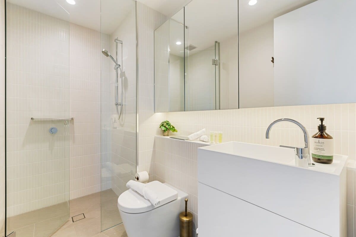 Full Bathroom