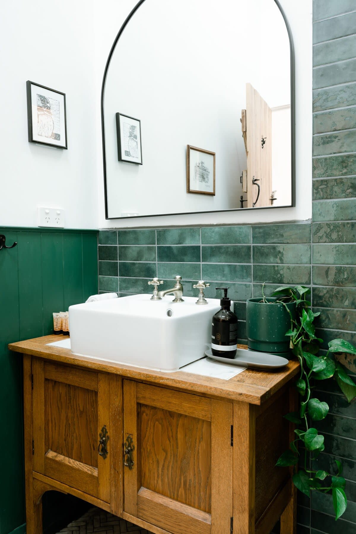 Full Bathroom